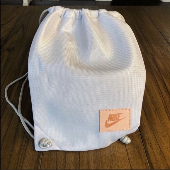 FLASH SALE! Nike women’s blazer low casual sneaker - Picture 7 of 8